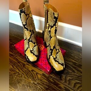 New Tory Burch Heeled Black Leather Ankle Boot Pale Desert Roccia Women Size 9